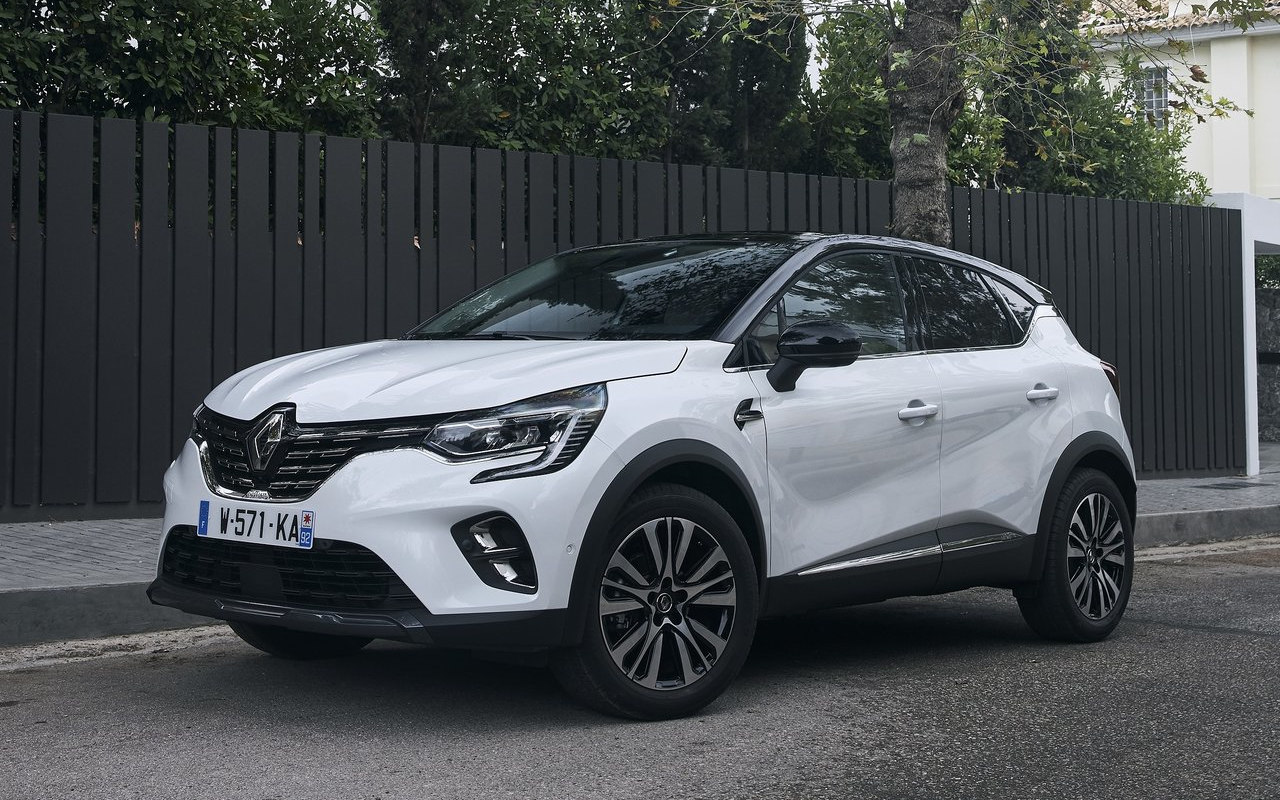 Comparison Renault Captur E TECH Plug in Hybrid 2021 Vs Toyota 
